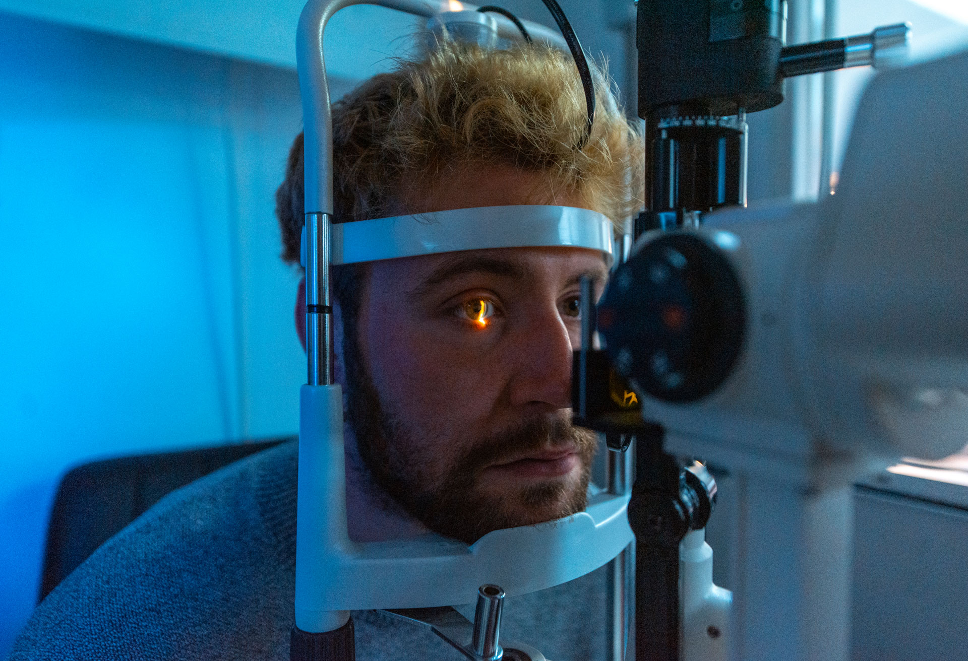 Kontaktlinsen - Untersuchung mit der Spaltlampe | Optiker Filia76 in Kassel
